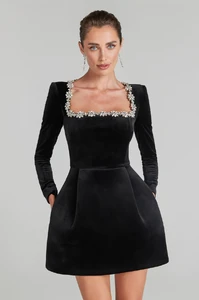 DAVINADRESS_BLACK_ECOM_CROPPING_PDP_Size_Image6.webp