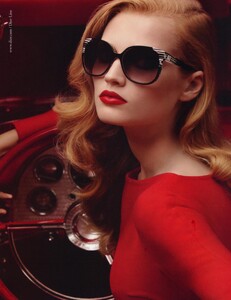Dior_Eyewear_Fall_Winter_2009_10_03.thumb.jpeg.b510424ebcbd07362370f0d2ad1ba7df.jpeg