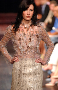 DominiqueSirop2003HauteCouture27.thumb.jpg.2101f77611ab0e4b66a49e392181faa4.jpg