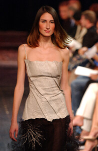 DominiqueSirop2003HauteCouture53.thumb.jpg.00836a1cce2c77594d81c743e7396b30.jpg