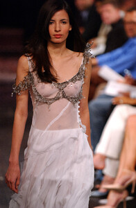 DominiqueSirop2003HauteCouture80.thumb.jpg.7f00a02d887050bbc3e2db74d3a395d9.jpg