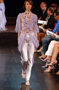 DominiqueSirop2003HauteCouture99.thumb.jpg.bf1317294b0a890556008989474d9c52.jpg