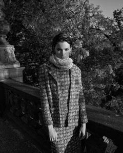 Eloisa-Fontes-Chanel-Special-Harpers-Bazaar-Czech-Andreas-Ortner-6.thumb.jpg.0e335c4c9e5676fff8e8e205373dbf1c.jpg