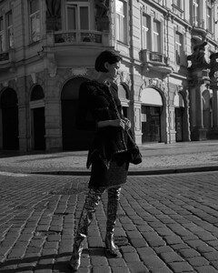 Eloisa-Fontes-Chanel-Special-Harpers-Bazaar-Czech-Andreas-Ortner-8.thumb.jpg.caf2fc60a7c632d325b0c372ed78cd9e.jpg