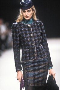 EmanuelUngaro1991FW61.thumb.jpg.df740ac218d6d14b3093f67fee7351b6.jpg