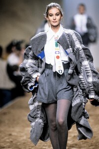 JeanCharlesdeCastelbajac1991FW11.thumb.jpg.4d056a8a96cd1f800208c69d6e30bb10.jpg