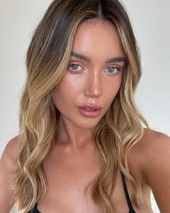 KiraBellajadorehairsupplies2018.thumb.jpg.bad609f2c906de421d93150cc4d3ee29.jpg