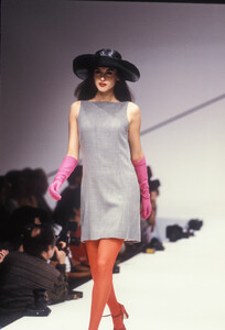 Krizia1991WomenSS10.thumb.jpg.106d2d6fc8e242a2d61ade8f24cebcae.jpg