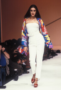 Krizia1991WomenSS6.thumb.jpg.5888cb839ea9115829e9246c1d0c8cfe.jpg