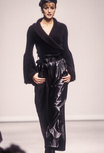 Krizia1993FW13.thumb.jpg.250d463d909bbbb8668c8b22e622ba8f.jpg