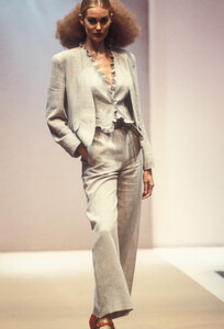 Krizia1993SS38.thumb.jpg.99d91a86adb36ab7ac40787703d93376.jpg