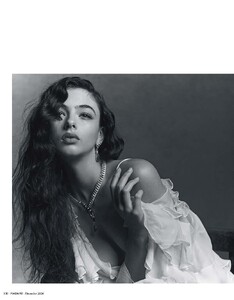 Madame_11.24_de.downmagaz.net__130.thumb.jpg.60e3d93a3c91855d2bf314c22dde3325.jpg