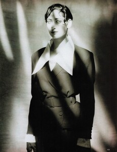 MarieClaireUK_Dec1988_32.jpg