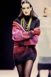 MarinaSpadafora1992WomenRTW102.thumb.jpg.9745f9c7c5c8d98d3dd5a7cf491e9cb2.jpg
