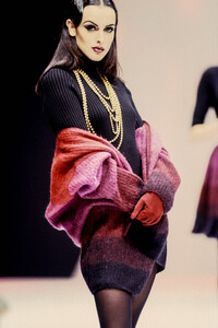 MarinaSpadafora1992WomenRTW103.thumb.jpg.fd927b239b37a9bca8085f3770ad6753.jpg
