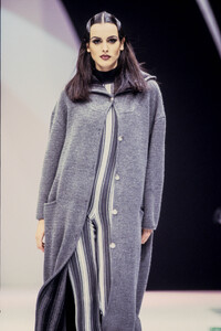 MarinaSpadafora1992WomenRTW5.thumb.jpg.16270e40c437c46c38c569305b6ae00d.jpg