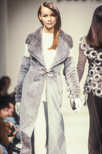 PacoRabanne1993WomenRTW3.thumb.jpg.2f632477183fffc071edd5b5fbfefe64.jpg