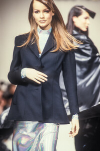 PacoRabanne1993WomenRTW67.thumb.jpg.b30213cb1a1438f747ebd86e9dc99233.jpg