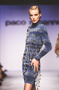PacoRabanneHauteCoutureFW19905.thumb.jpg.b4b38ac33cb2b00c272ad4097e022bb1.jpg