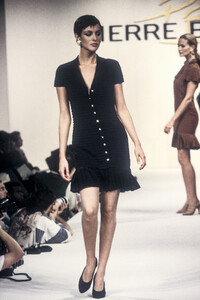 PierreBalmain1994SS23.thumb.jpg.9572761db21566cd01d8cd44dece9712.jpg