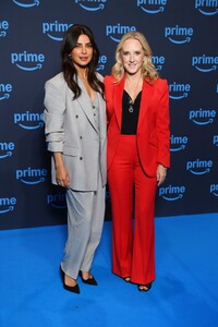 Priyanka_Malaysia_281229~38.jpg