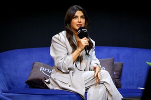 Priyanka_Malaysia_28129~51.jpg
