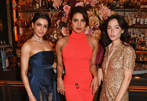 Priyanka_Malaysia_281529~31.jpg