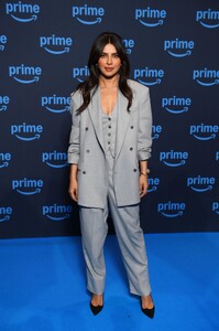 Priyanka_Malaysia_281629~33.jpg