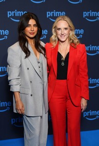 Priyanka_Malaysia_281829~32.jpg