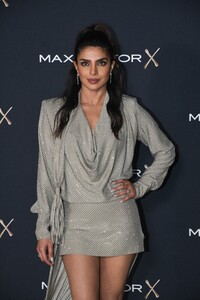 Priyanka_Malaysia_281829~33.jpg