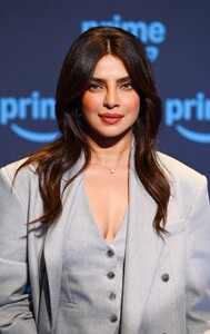 Priyanka_Malaysia_282129~27.jpg