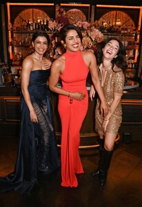 Priyanka_Malaysia_282429~24.jpg