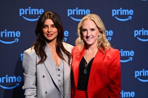 Priyanka_Malaysia_282629~25.jpg
