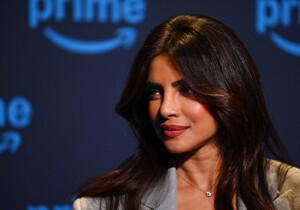 Priyanka_Malaysia_282829~23.jpg
