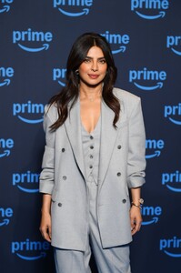 Priyanka_Malaysia_282929~23.jpg
