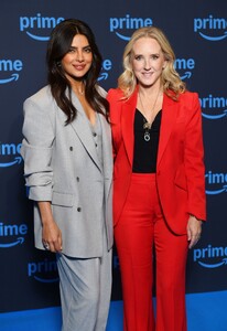 Priyanka_Malaysia_283029~22.jpg