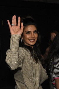 Priyanka_Malaysia_28329~51.jpg