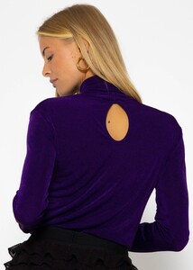 SassyClassy-fliessendes-langarmshirt-mit-rollkragen-und-ruckenausschnitt-schwarz-S3209G6379_7.jpg