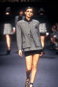 SoniaRykiel1994SS16.thumb.jpg.7185e35185e3827b08ecbcdaf023d835.jpg