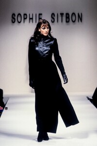 SophieSitbon1993FW12.thumb.jpg.3a9683b8efa555c18852fec9c38d2b50.jpg