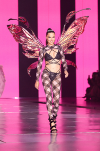 The2024VictoriasSecretFashionShow1.png.37c827ef8e733c7a4897c2ac0d18a1f8.thumb.png.601bb246e83a5b8d24c1c5a5aa2671ba.png