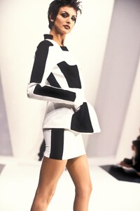 ThierryMugler1994WomenRTW91.thumb.jpg.4f7ff0a587e3c38c52fa7a589a23ba30.jpg