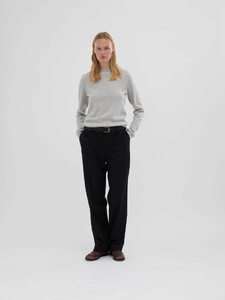 WomensFittedRoundneck_AshGrey1.jpg