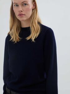 WomensFittedRoundneck_NavyBlue2.jpg