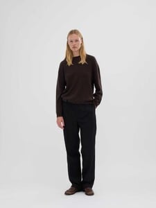 WomensOversizedRoundneck_BlackTruffle1.jpg