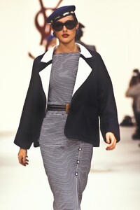 YvesSaintLaurent1994SS9.thumb.jpg.6f0316aaa846a167b75d8622284f2713.jpg