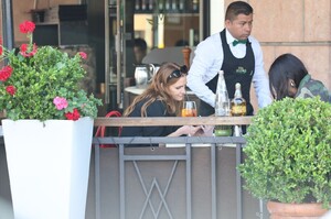 ashlee-simpson-at-via-alloro-in-beverly-hills-05-29-2024-0.jpg
