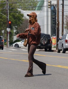 ashlee-simpson-runs-errands-in-la-05-13-2024-4.jpg