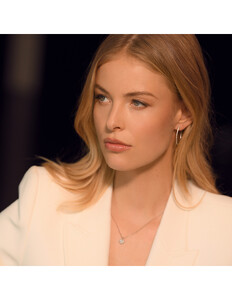 boucles-d-oreilles-elegantes-creoles-024ct-80-or-blanc-375-1000.jpg