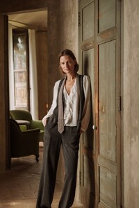 camisa-leonor-oi24-campana-mod-eseoese-5_m.thumb.jpg.ab983bafe36ca72d9a581c897fe2a196.jpg